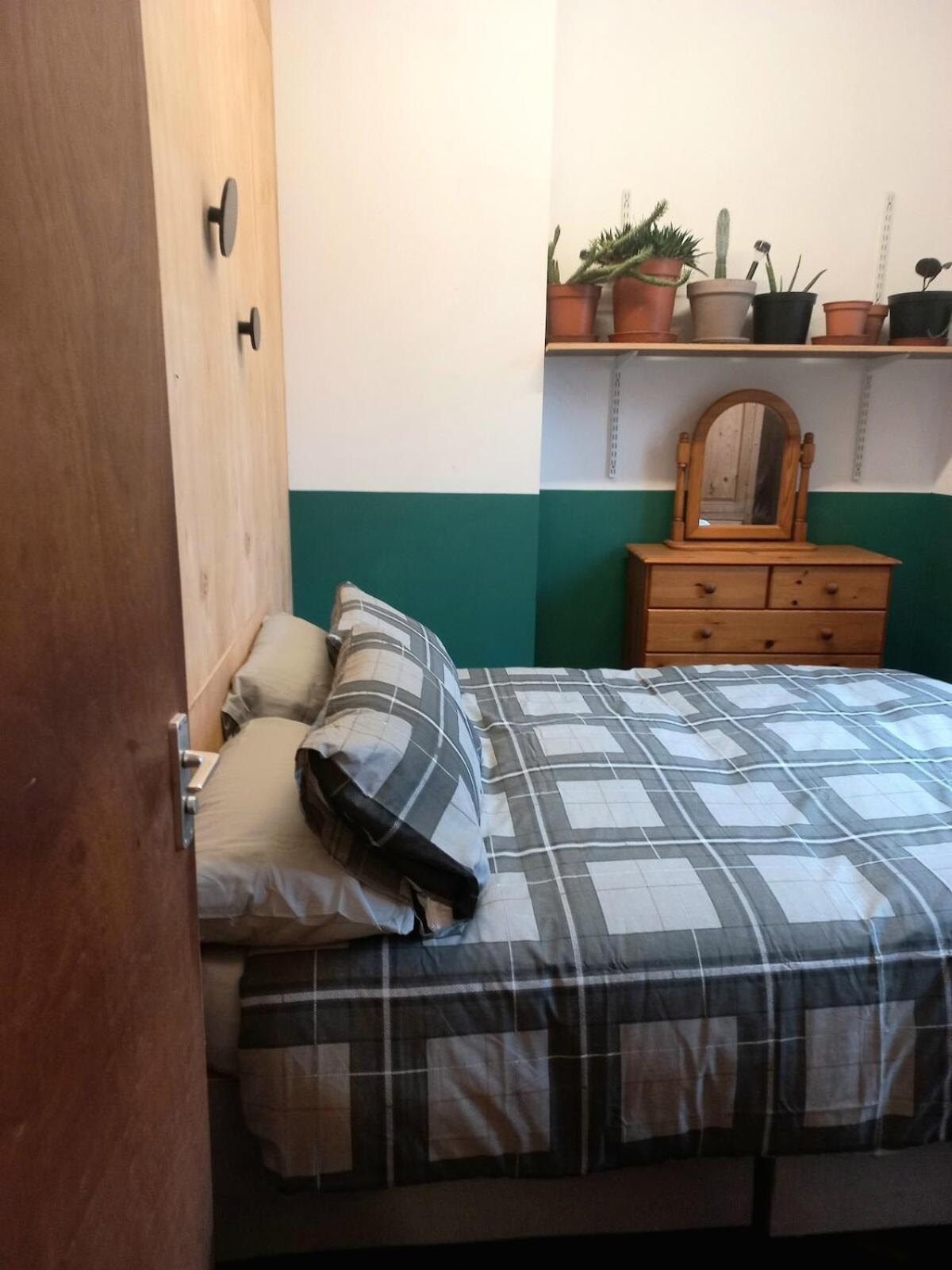 Dalston Apartment *